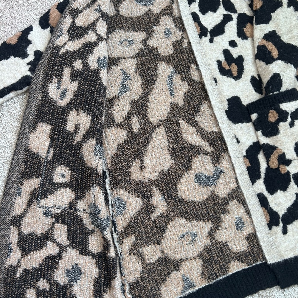 Altar'd State Women's Long Cheetah Print Cardigan Sweater Size Small Open Front - Picture 7 of 9